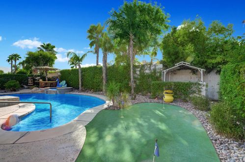 19 Orleans Rd, Rancho Mirage CA  92270-2714 exterior