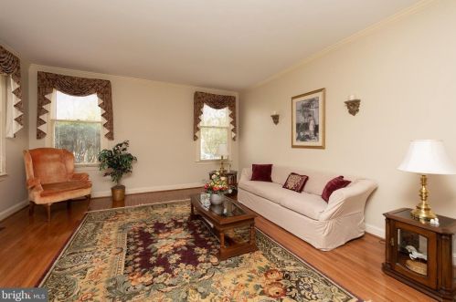 718 Meadowcreek Cir, Prospectville PA 19002-2074 exterior