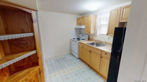 14 Smith St, South Setauket NY  11720-3859 exterior