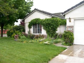 1105 Northstar Dr, Hanford, CA 93230-6799