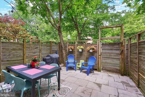 11467 Washington Plz, Herndon, VA 20190-4311