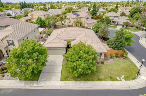 9524 Triathlon Ln, Elk Grove, CA 95758-3636