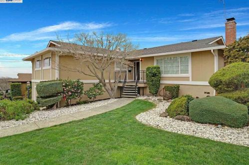 688 Fiesta Pl, Hayward, CA 94544-6715