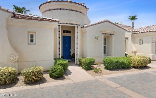 80752 Via Puerta Azul, La Quinta CA  92253-7777 exterior