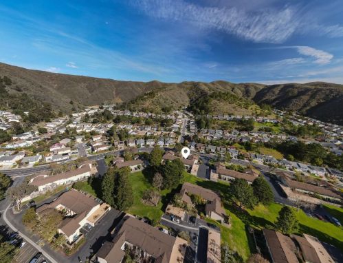 1141 Oddstad Blvd, Pacifica, CA 94044-3850