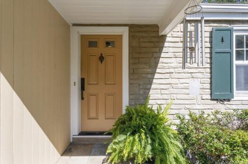 6 Pine Tree Dr, Stamford, CT 06906-1524