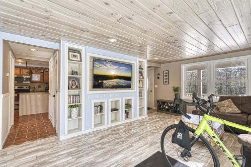 308 Edgemont Rd, Sunapee, NH 03782-2508