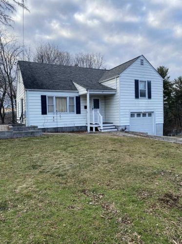 17 Catskill Ave, Poughkeepsie, NY 12603-6401