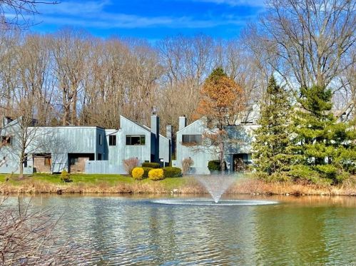 7 Juneberry Ln, Ridgefield, CT 06877-3321