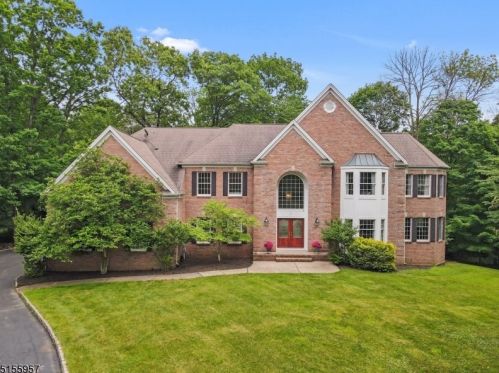 8 Forest View Dr, Martinsville, NJ 08836-2039