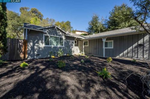 3301 Glenly Rd, Oakland CA  94605-4115 exterior