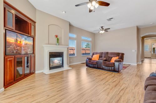 5643 Arnerich Ct, Riverbank CA  95367-9541 exterior