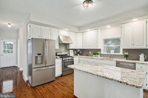 1 Court Jester, Washington Crossing, PA 18977-1120