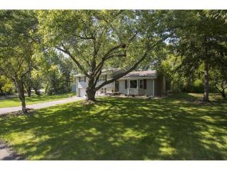 13514 Larkin Dr, Hopkins, MN 55305-1823