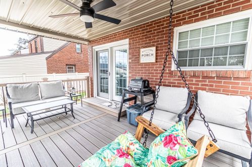 453 Riverview Dr, New Kensington PA  15068-5936 exterior