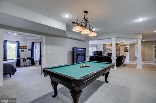 20405 Crimson Pl, Leesburg VA 20175-6362 exterior