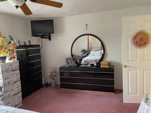 35 Clearwater Rd, North Lindenhurst NY  11757-6520 exterior