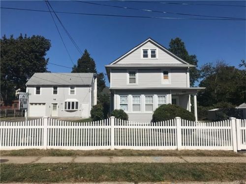 531 Cross St, Westbury, NY 11590-3398