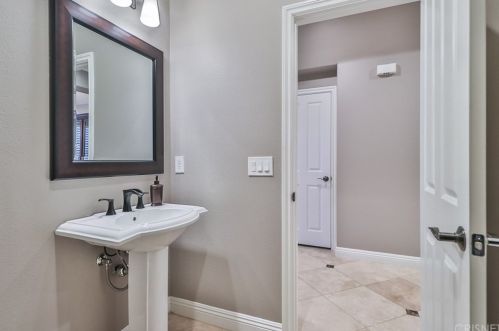 4110 Eagle Flight Dr, Simi Valley CA 93065-0225 exterior