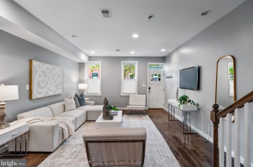 2037 Carpenter St, Philadelphia PA 19146-2418 exterior