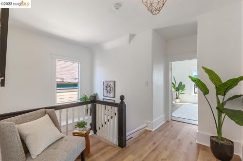 693 32 St, Oakland CA 94609-2932 exterior