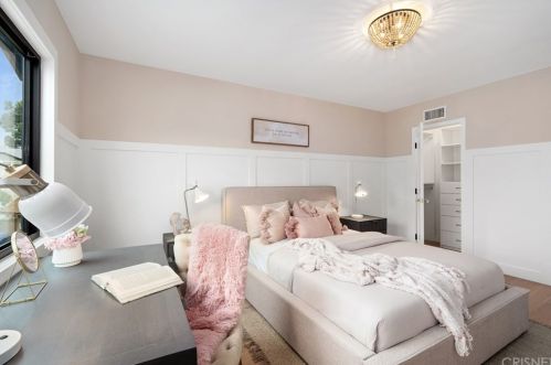 4070 Bakman Ave, North Hollywood CA  91602-3302 exterior