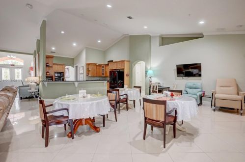 160 Saratoga Ave, Fort Pierce FL  34953-5974 exterior