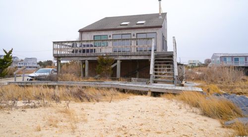 352 Dune Rd, West Hampton Beach NY  11978-2900 exterior