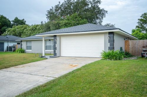 48 Hydrangea Ln, De Bary, FL 32713-2414