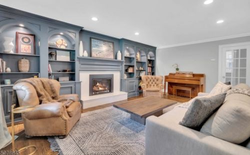 4 Fawn Ln, Martinsville NJ  08836-2368 exterior