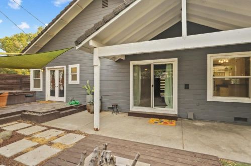 321 La Loma Ave, Modesto CA  95354-1329 exterior