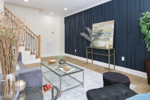 4 Hollywood Ave, Montclair NJ  07042-4306 exterior