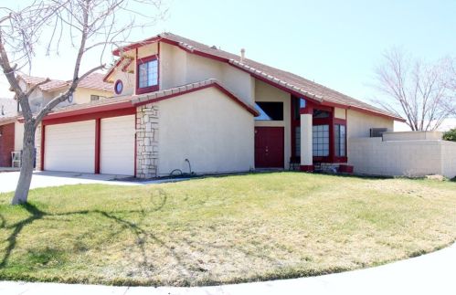 43305 33rd St, Lancaster, CA 93535-4949