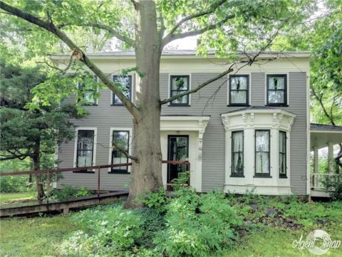 757 Brownville Rd, Roaming Shores, OH 44085-9740