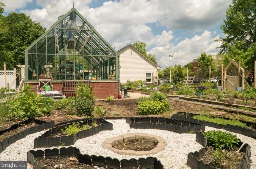 2033 Windrow Dr, Princeton NJ  08540-5023 exterior