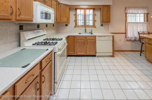 30 Baker Dr, Jackson Twp NJ  08527 exterior