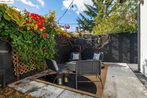 1077 57th St, Oakland CA  94608-2744 exterior