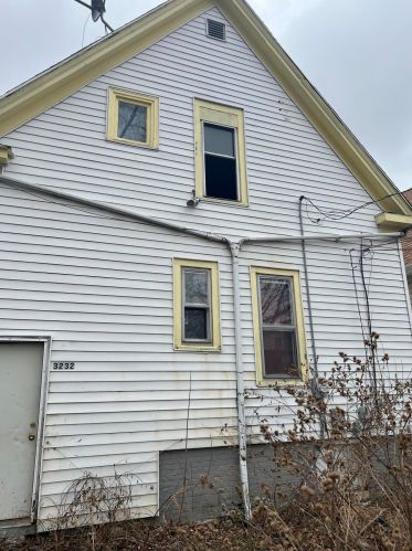 3232 15th St, Milwaukee, WI 53215-4632