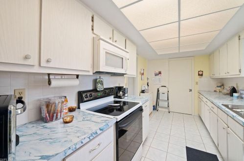 127 Highview Ave, Lehigh Acres FL 33936-7046 exterior