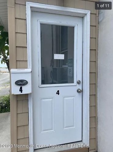 24 Bay Ave, Monmouth Hills, NJ 07732-1944