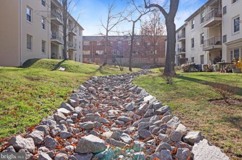 5900 Queenston St, Springfield VA  22152-1189 exterior