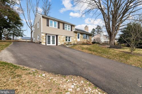 67 Sunset Dr, Southampton, PA 18954-1835