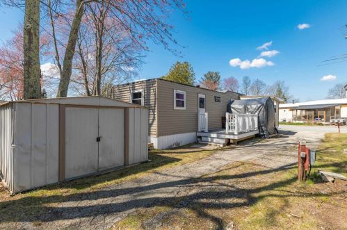 9 Friendship Dr, Salem NH  03079-3016 exterior