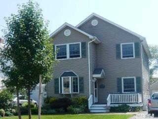 44 Tompkins Ave, Babylon NY  11702-3621 exterior