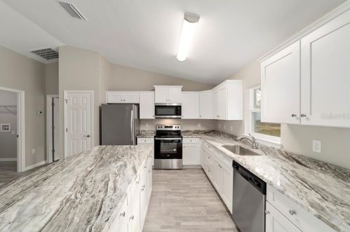 13714 101st Ave, Belleview, FL 34420-6970