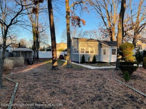 391 5th Ave, Bricktown, NJ 08724-1507