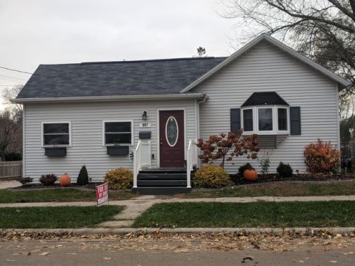807 Desnoyer St, Kaukauna, WI 54130-1517
