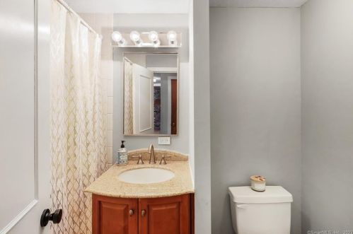 1 Yellow Yellow Cir, Middletown CT  06457-4929 exterior