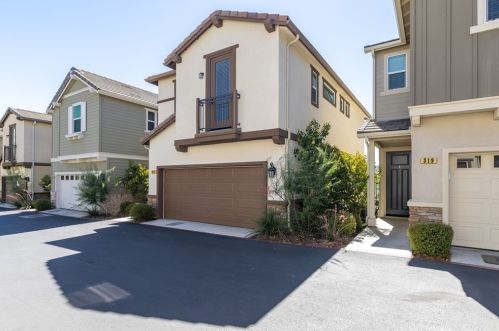 317 Oak Hill Rd, Lake Nacimiento, CA 93446