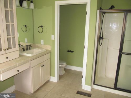 28 Berkshire Dr, Shrewsbury PA  17361-1130 exterior